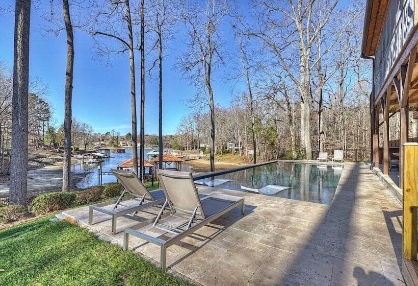 Winding Down By Avantstay Sleeps 20 + Dock, View