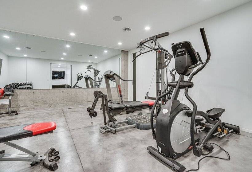 Wisconsin Home W/ Infinity Pool, Hot Tub & Deck!