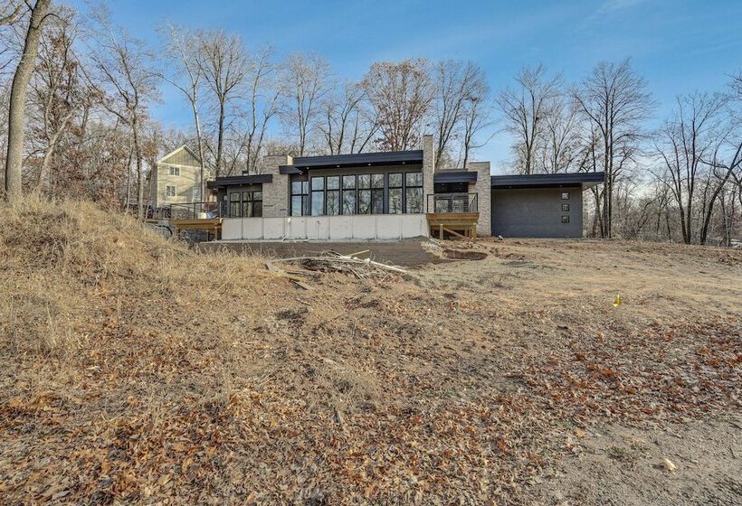 Wisconsin Home W/ Infinity Pool, Hot Tub & Deck!