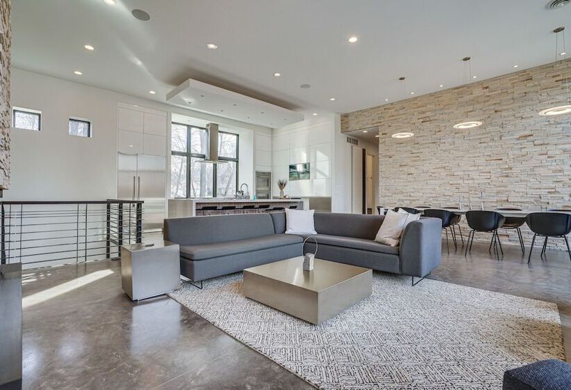 Wisconsin Home W/ Infinity Pool, Hot Tub & Deck!