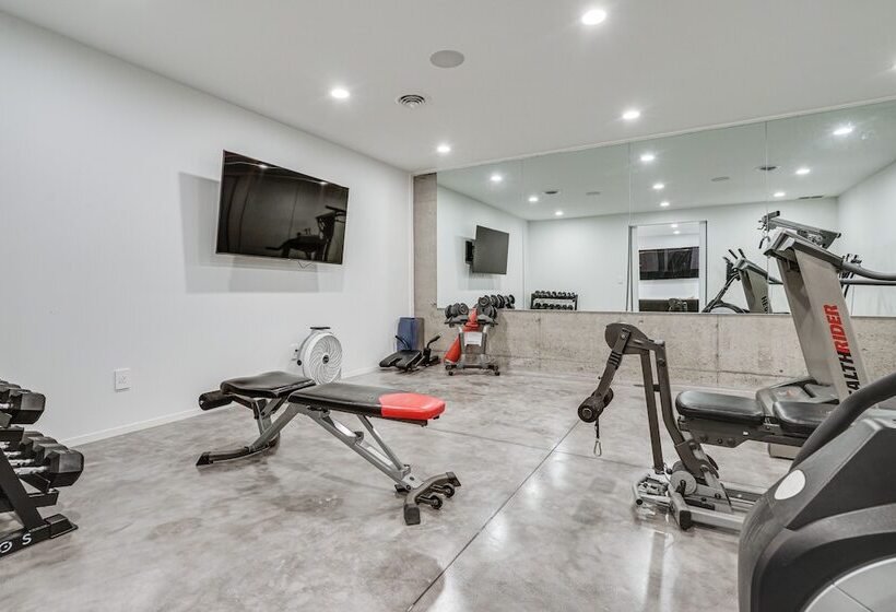 Wisconsin Home W/ Infinity Pool, Hot Tub & Deck!