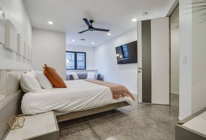 Wisconsin Home W/ Infinity Pool, Hot Tub & Deck!