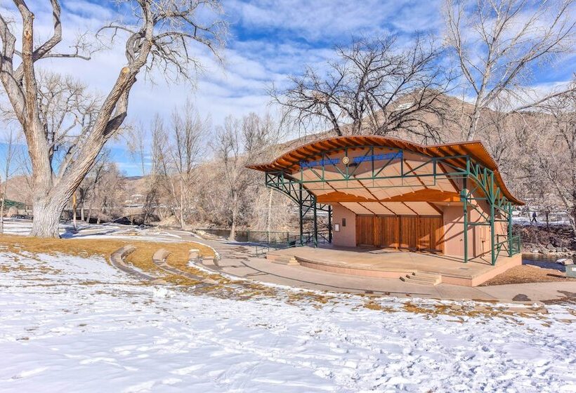 0255: Eclectic Sanctuary 6 Blocks From Downtown!