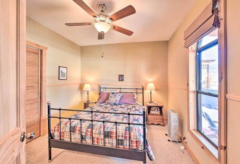 0255: Eclectic Sanctuary 6 Blocks From Downtown!