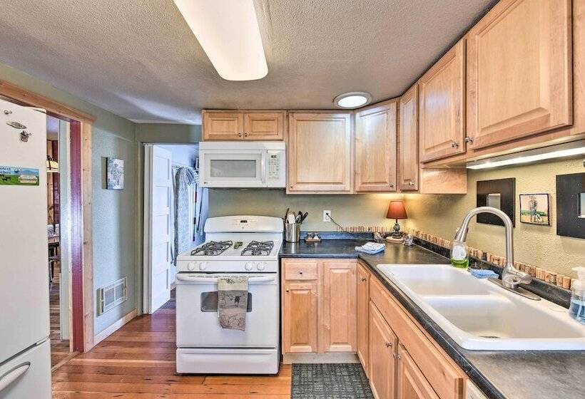 0255: Eclectic Sanctuary 6 Blocks From Downtown!