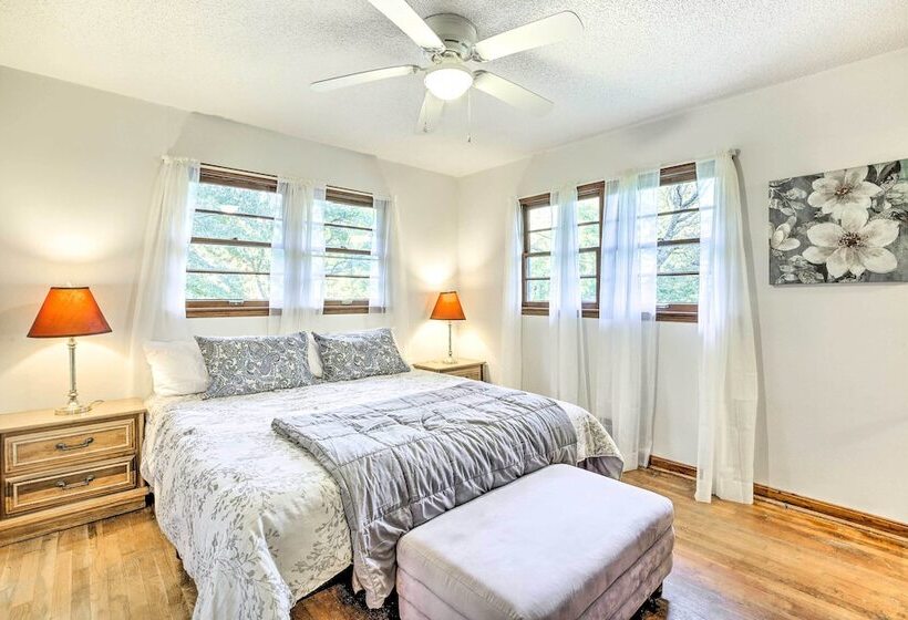 Acworth Retreat W/ Fireplace + Deck, 2 Mi To Lake!