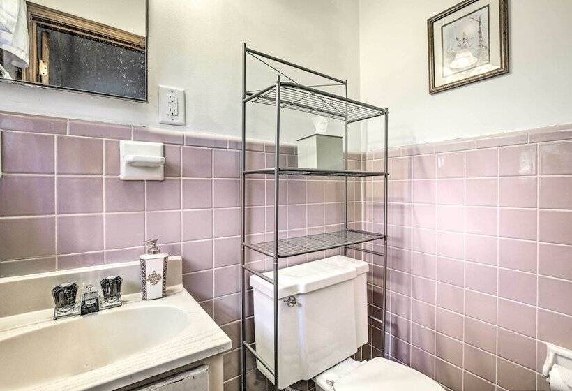 Acworth Retreat W/ Fireplace + Deck, 2 Mi To Lake!