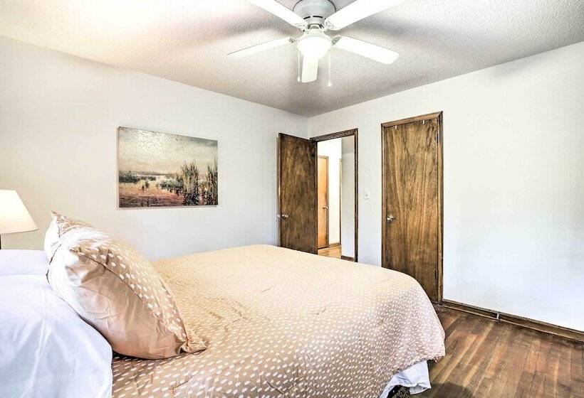 Acworth Retreat W/ Fireplace + Deck, 2 Mi To Lake!