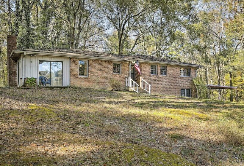 Acworth Retreat W/ Fireplace + Deck, 2 Mi To Lake!