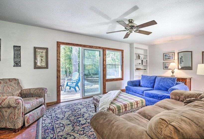 Acworth Retreat W/ Fireplace + Deck, 2 Mi To Lake!