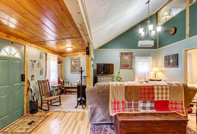 Adorable Ellijay Cabin W/ Hot Tub & Fire Pit