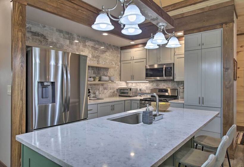 Airy Ellijay Home W/ Spacious Creekside Deck!