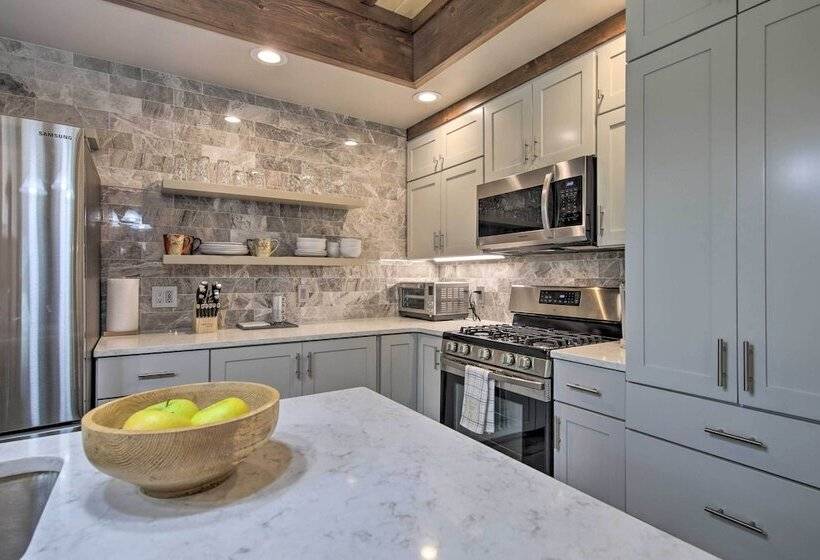 Airy Ellijay Home W/ Spacious Creekside Deck!