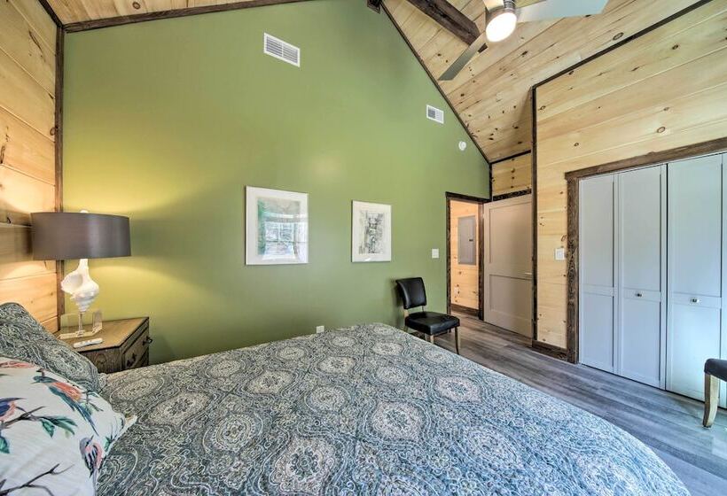 Airy Ellijay Home W/ Spacious Creekside Deck!