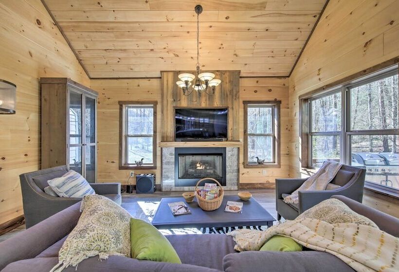 Airy Ellijay Home W/ Spacious Creekside Deck!