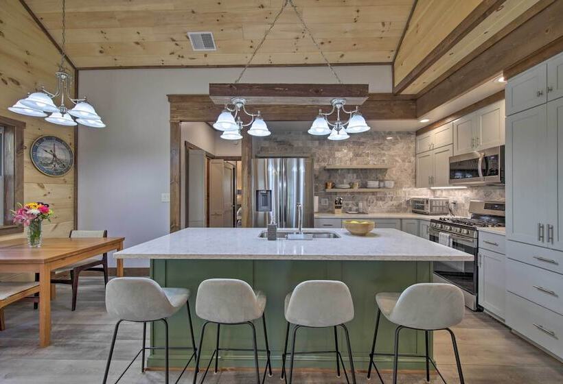 Airy Ellijay Home W/ Spacious Creekside Deck!