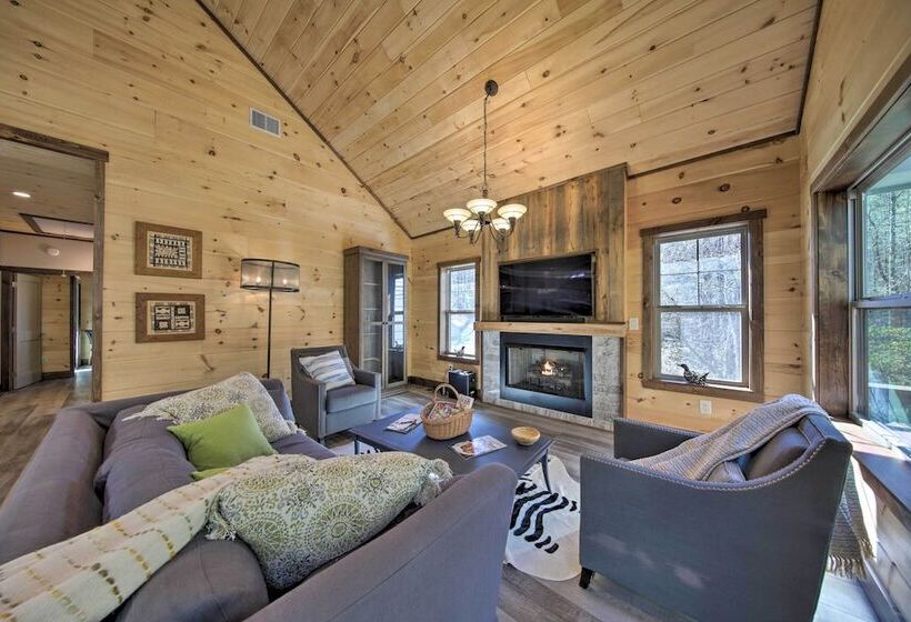 Airy Ellijay Home W/ Spacious Creekside Deck!