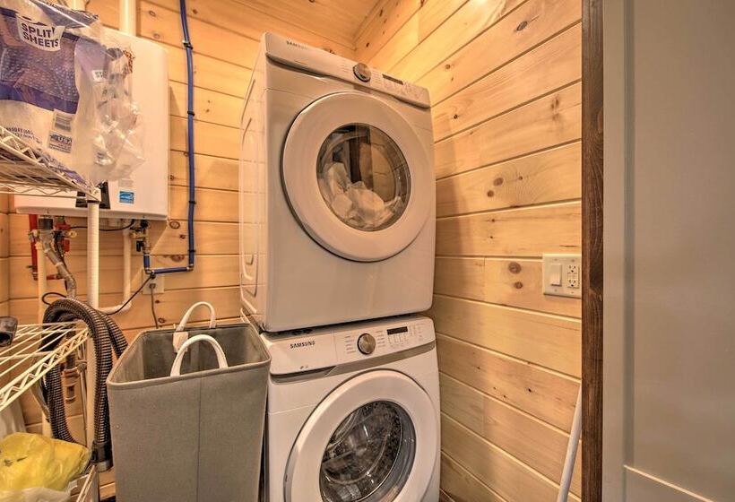 Airy Ellijay Home W/ Spacious Creekside Deck!