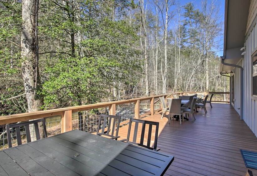 Airy Ellijay Home W/ Spacious Creekside Deck!