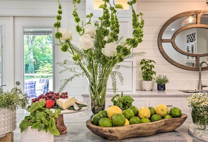 Walk To Dtwn Alpharetta: Modern Home W/ Fire Pit