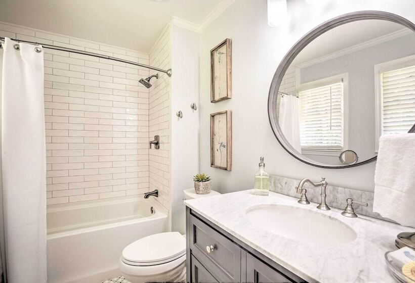 Walk To Dtwn Alpharetta: Modern Home W/ Fire Pit