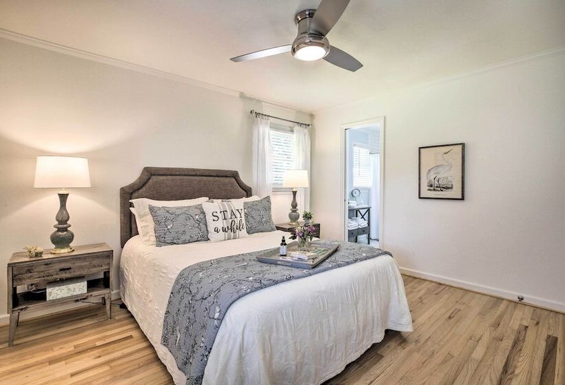 Walk To Dtwn Alpharetta: Modern Home W/ Fire Pit