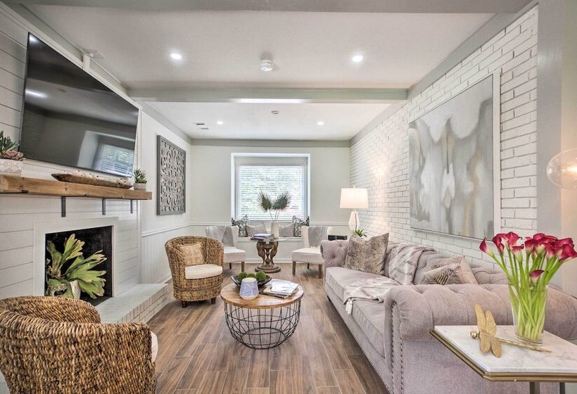 Walk To Dtwn Alpharetta: Modern Home W/ Fire Pit