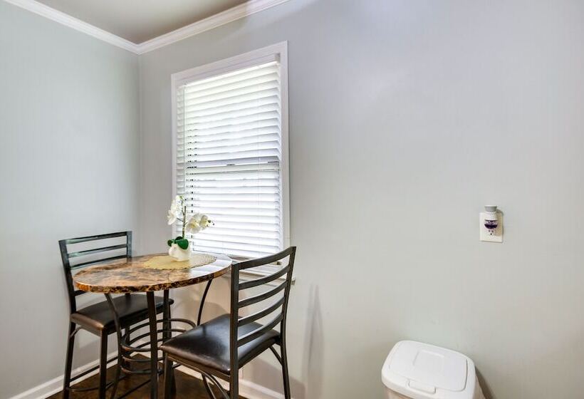 Augusta Retreat W/ Al Fresco Dining + Gas Grill!