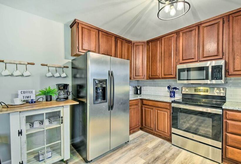 Beautiful Clarkesville Home ~ 8 Mi To Helen!