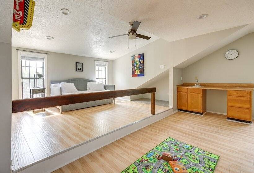 Memphis Family Home W/ Deck & Games