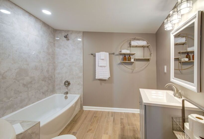 Memphis Family Home W/ Deck & Games