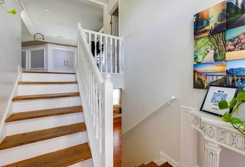 Beautiful Hampton Home W/ Gazebo & Backyard!