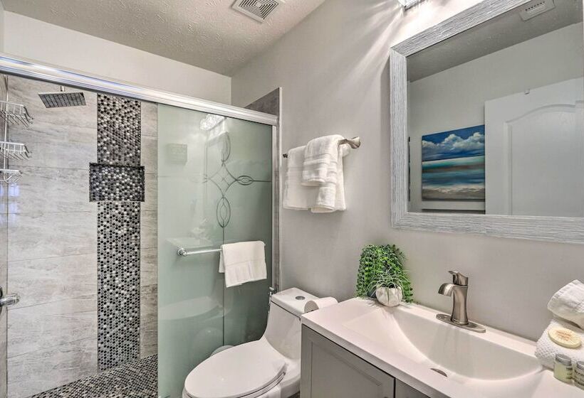 Beautiful Hampton Home W/ Gazebo & Backyard!