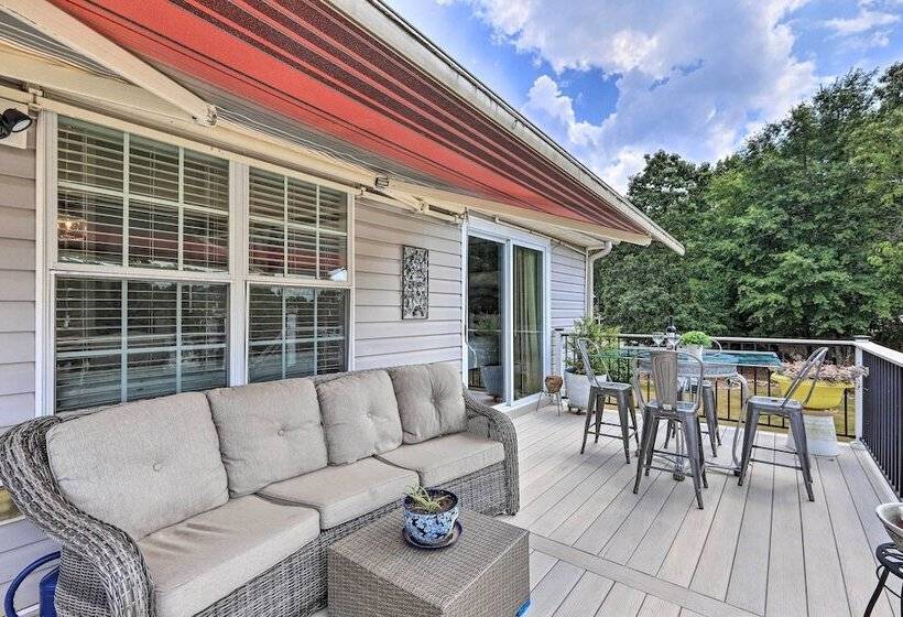 Beautiful Hampton Home W/ Gazebo & Backyard!