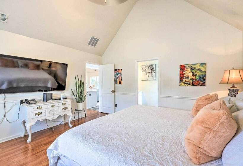 Beautiful Hampton Home W/ Gazebo & Backyard!