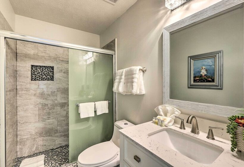 Beautiful Hampton Home W/ Gazebo & Backyard!