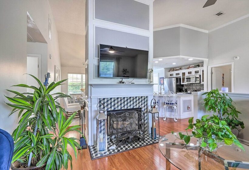 Beautiful Hampton Home W/ Gazebo & Backyard!