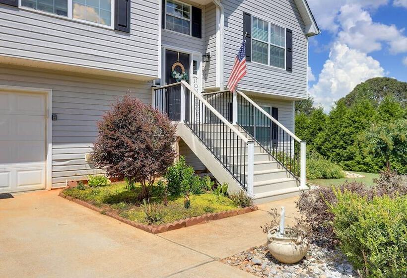 Beautiful Hampton Home W/ Gazebo & Backyard!
