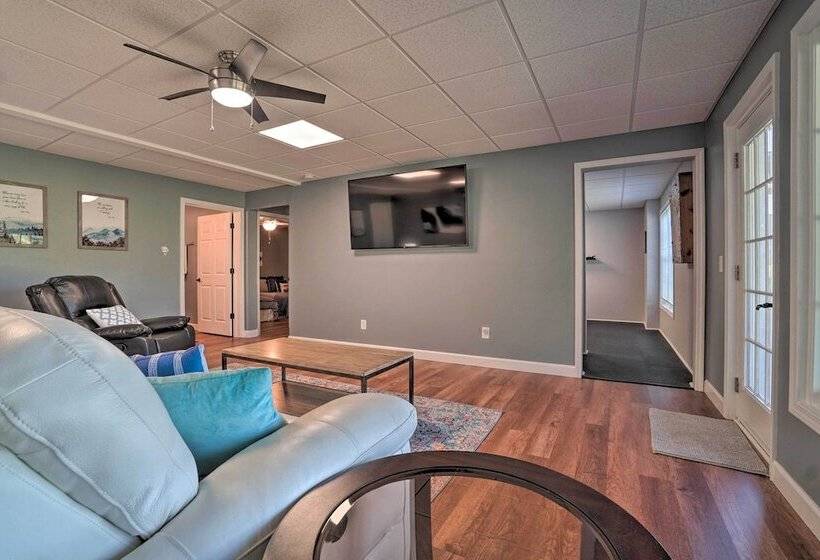 Beautiful Hiawassee Home W/ Mountain Views!