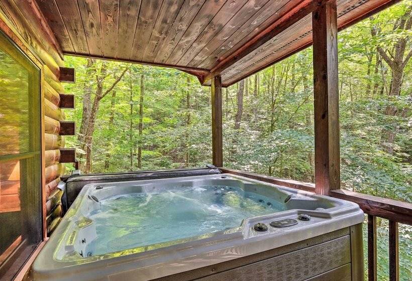 Bigfoot S Hideout  In Blue Ridge W/ Hot Tub!