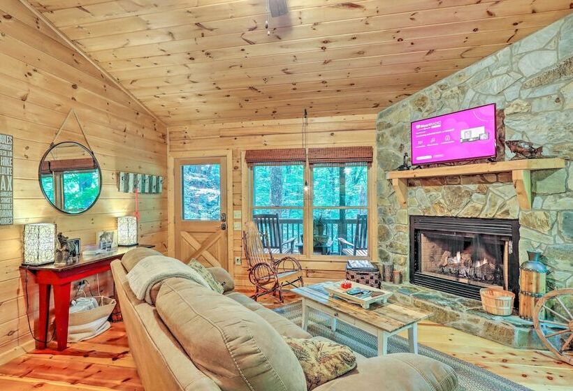 Bigfoot S Hideout  In Blue Ridge W/ Hot Tub!