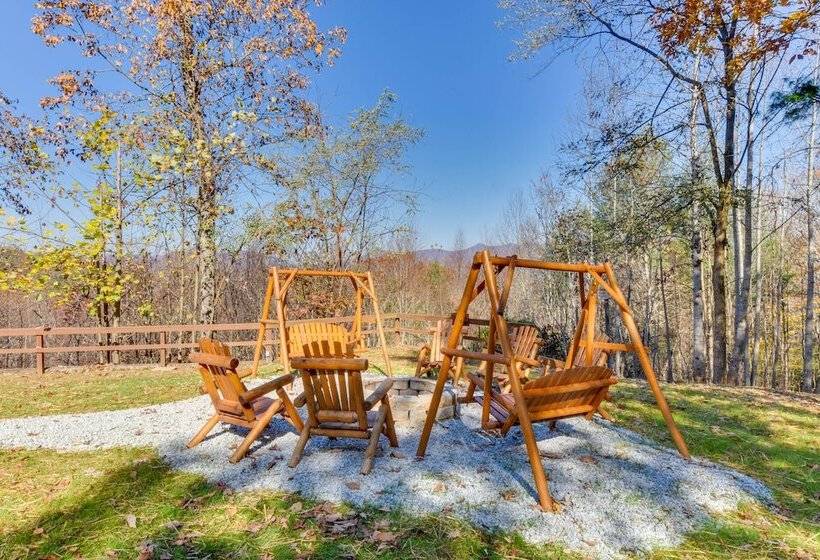 Blairsville Mansion W/ Hot Tub, Casino + Games!