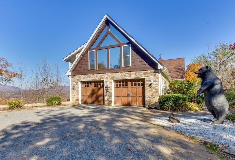 Blairsville Mansion W/ Hot Tub, Casino + Games!