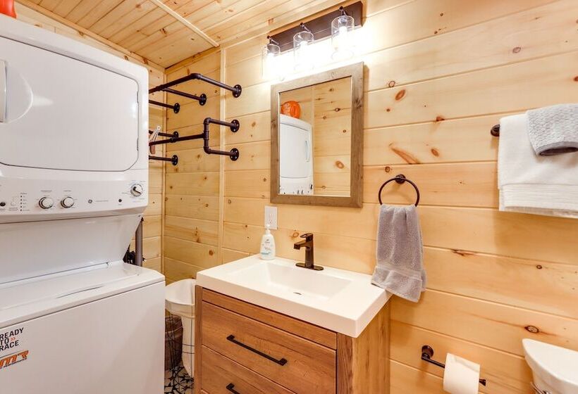 Blairsville Mountain Retreat W/ Private Hot Tub!