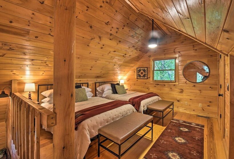 Blue Ridge Cabin: Hot Tub, Fire Pit & Grill!