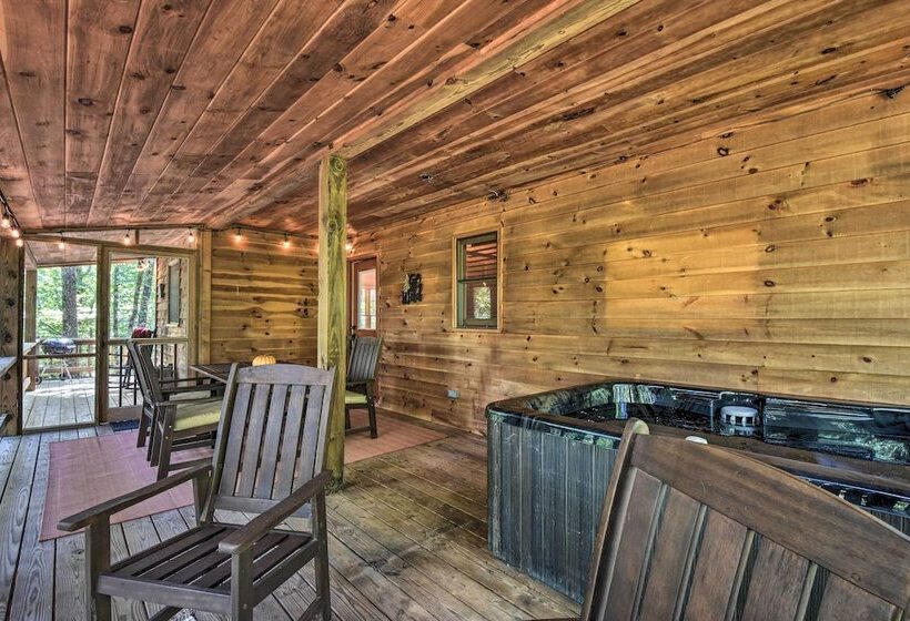 Blue Ridge Cabin: Hot Tub, Fire Pit & Grill!