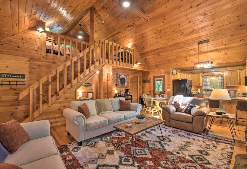 Blue Ridge Cabin: Hot Tub, Fire Pit & Grill!