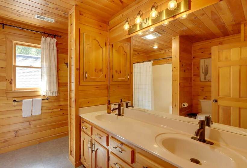 Blue Ridge Cabin W/ Hot Tub & Private Lake!