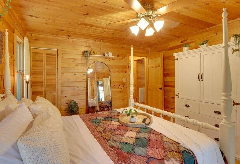 Blue Ridge Cabin W/ Hot Tub & Private Lake!