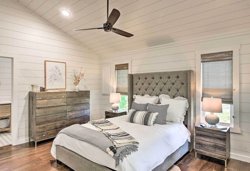 Blue Ridge Cottage: Modern Solace In The Mountains